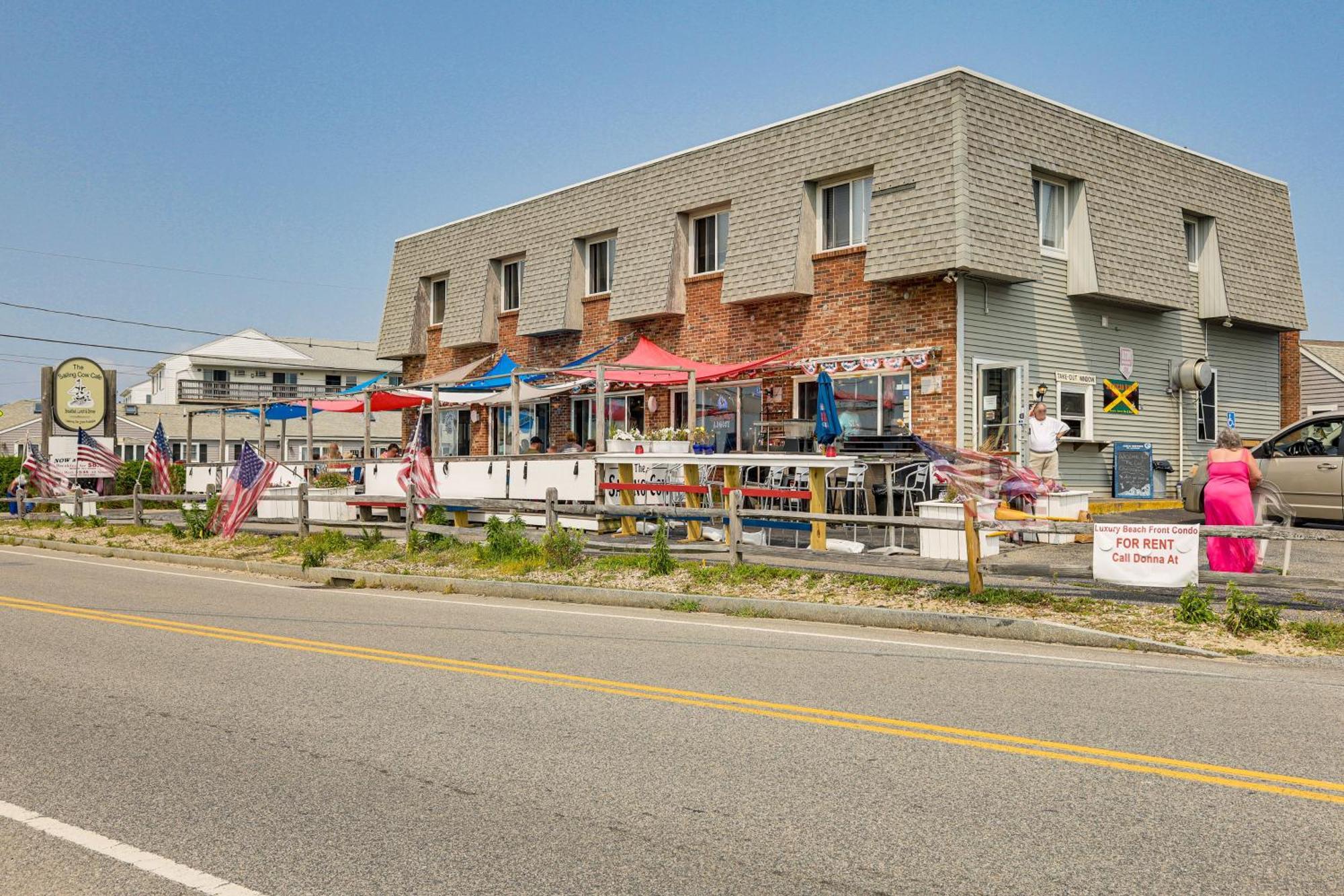 Beachfront Dennis Condo At The Sailing Cow Cafe Exterior photo